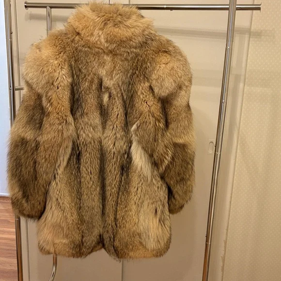 Luxurious Vintage Coyote Tan Fur Coat Medium - Picture 4 of 8